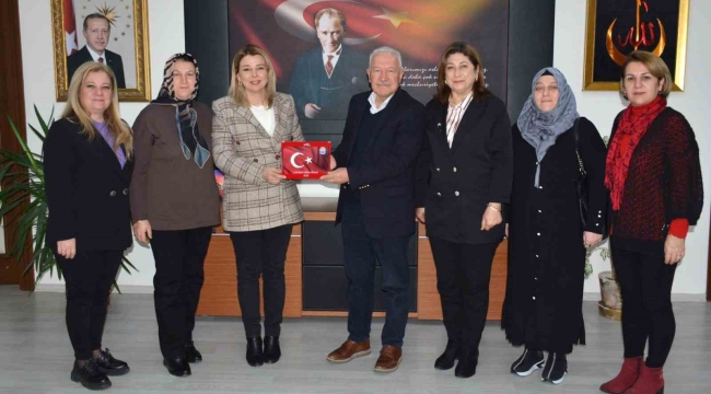 AK Parti İl Kadın Kolları Yönetimi, Başkan Yılmaz'la bir araya geldi