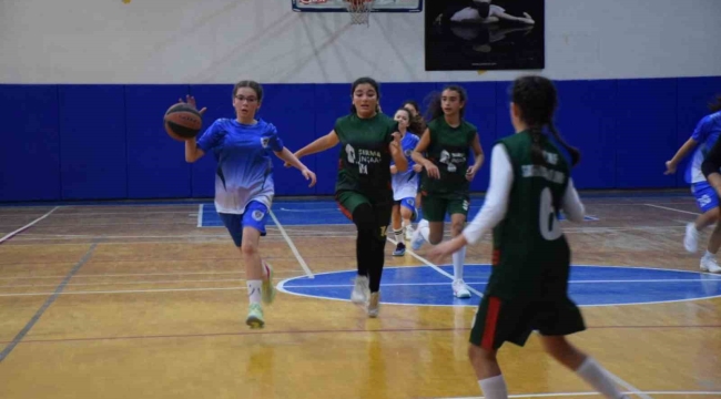 Basketbol final müsabakaları sona ererken ödüller sahiplerini buldu