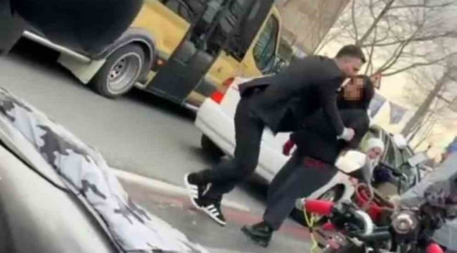 İstanbul'a trafikte "sinyal vermedin" kavgası kamerada: "Senin kemiklerini kırar eline veririm"