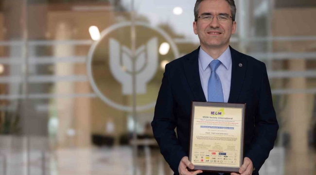 Uluslararası topluluktan "En Seçkin Profesör" ödülü