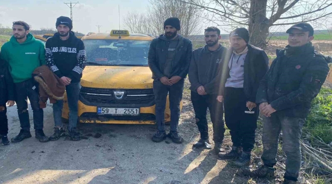 Edirne'de ticari taksiden 9 kaçak göçmen çıktı