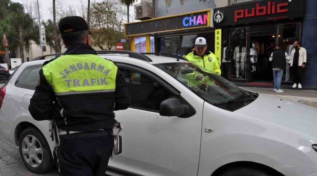Fethiye'de Polis ve Jandarma'dan "Yayalara Öncelik" bilgilendirmesi