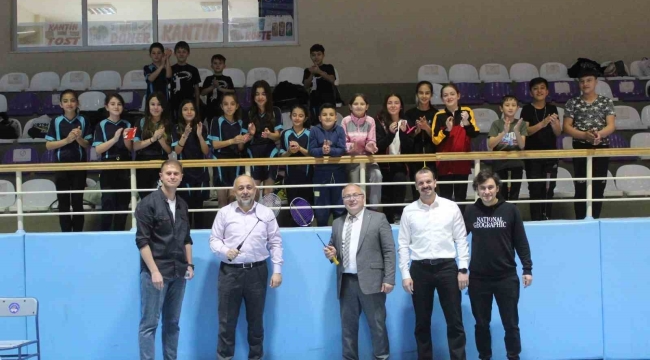 Okul Sporları 'Badminton' müsabakaları başladı