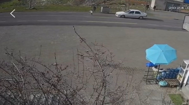 Siverek'te otomobilin çocuğa çarpma anı güvenlik kamerasında