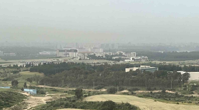 Adana'da toz bulutu etkili oldu