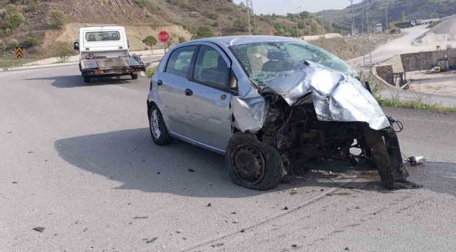 Amasya'da kaza yapan otomobilde can verdi