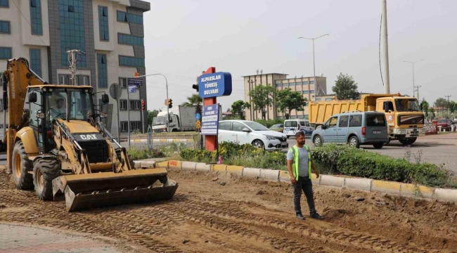 Aydın Büyükşehir Belediyesi Nazilli Alparslan Türkeş Bulvarı'nda kazı çalışmalarına başladı