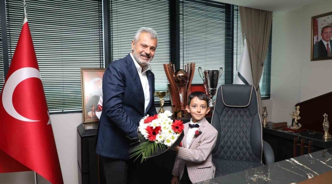 Başkan Öntürk, 23 Nisan'da görevi Şükrü Eymen'e devretti