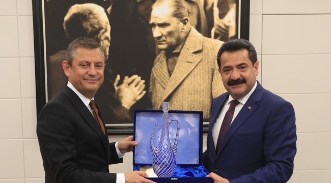 CHP Genel Başkanı Özel, Pamukkale Belediye Başkanı Ertemur'u tebrik etti