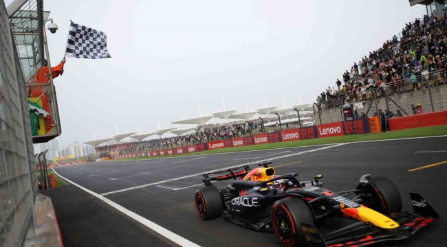 Çin'de pole pozisyonu Max Verstappen'in