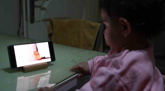 Çocuğu susturmada kullanılan 'ekran', beyinde kalıcı hasar bırakıyor