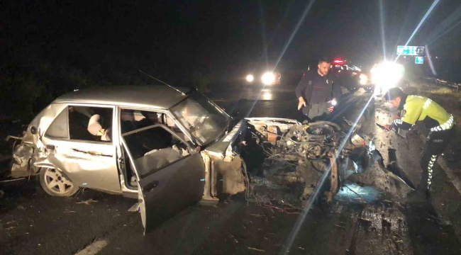 Çorlu'da feci kaza: Hurdaya dönen otomobilin motoru çıktı