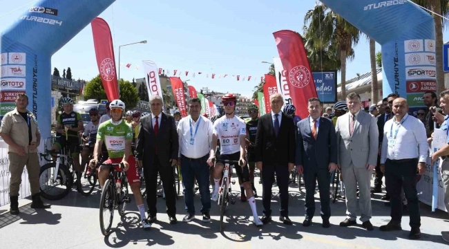 Cumhurbaşkanlığı Bisiklet Turu'nda Kuşadası-Manisa etabı başladı