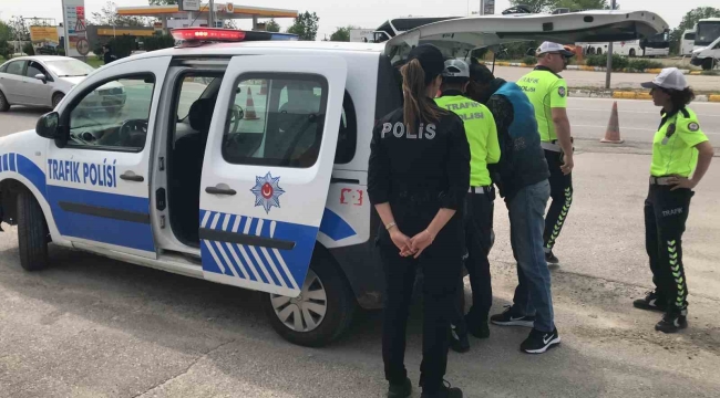 Edirne'de 'pes' dedirten olay: İçi yolcu dolu minibüsün şoförü alkollü çıktı