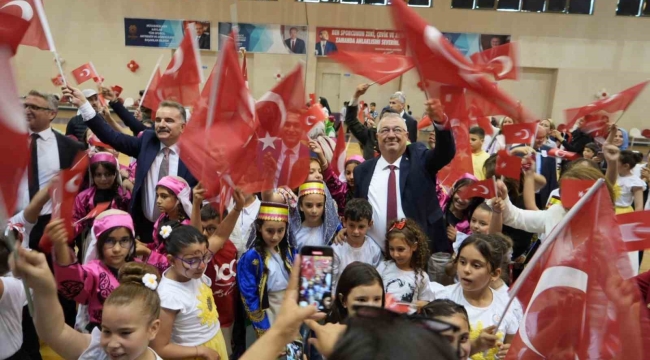 Edremit'te 23 Nisan Ulusal Egemenlik ve Çocuk Bayramı coşkuyla kutlandı