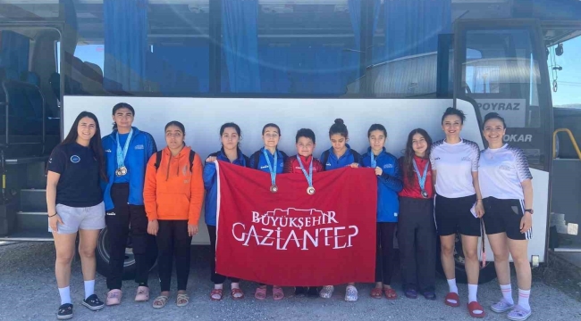 Engelli Sporcular Yüzme Şampiyonasında performanslarıyla göz doldurdu