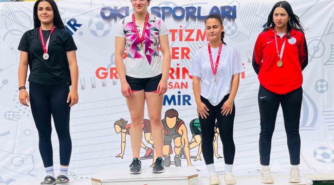 Erdek Atletik NYZ Spor Kulübü sporcuları, İzmir'de dereceler elde etti