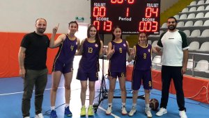 Erzincan'ın kızları Rize'nin şampiyonu