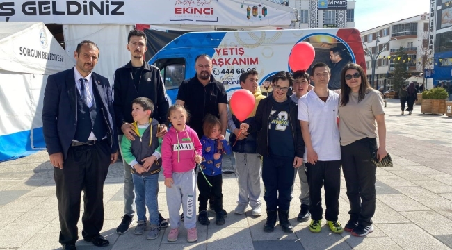Farkındalık oluşturmak için gökyüzüne balon bıraktılar