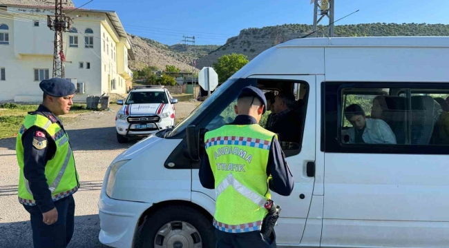 Gaziantep'te jandarma okul servis araçlarını denetledi