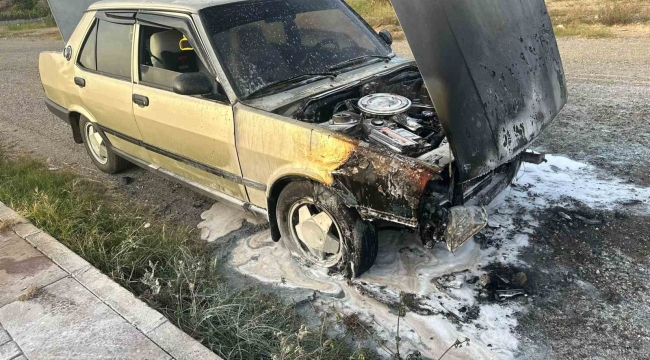 Gazipaşa'da park halindeki otomobil alev aldı
