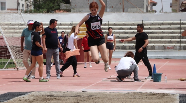 Karaman'da başlayan Atletizm Grup Yarışmalarına 14 ilden 425 sporcu katılıyor