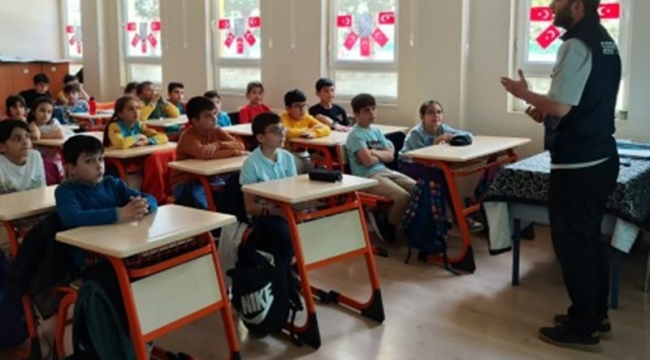 Kars'ta öğrenciler siber suçlara karşı bilgilendirildi