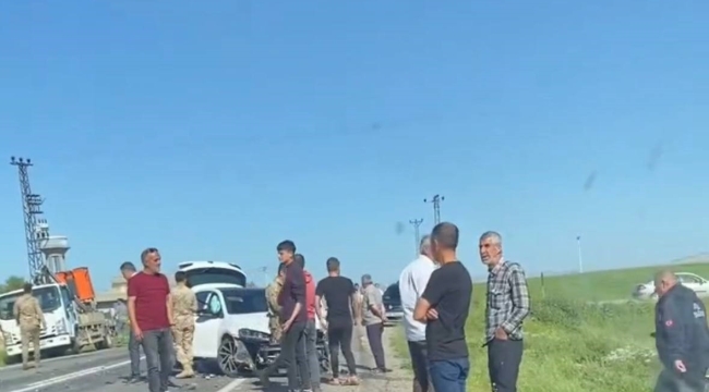 Mardin'de otomobil ile hafif ticari araç çarpıştı: 2 yaralı
