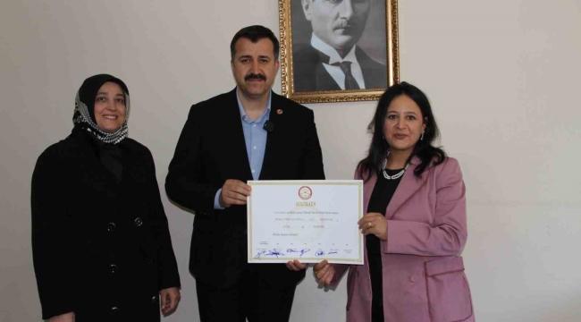 Mazbatasını alan MHP'li Başkan göreve başladı