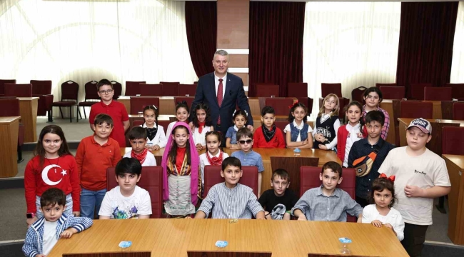 Serdivan Belediyesi Meclisi'nde söz hakkı çocukların