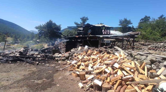 Bolu'da yangın: Ev ve müştemilat küle döndü