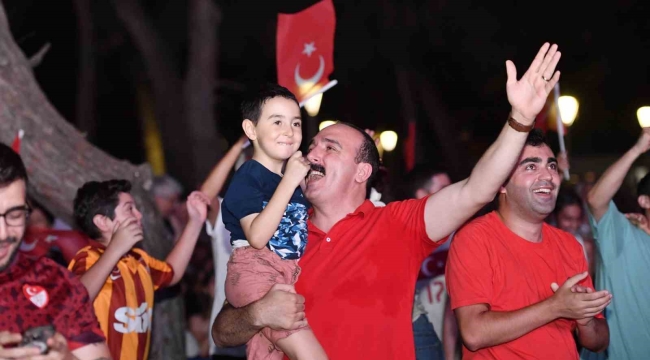 Antalya'da Türkiye-Avusturya maçı dev ekranda izlenecek