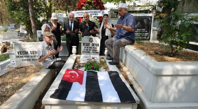 Beşiktaş Kulübü, Vedat Okyar'ı kabri başında andı