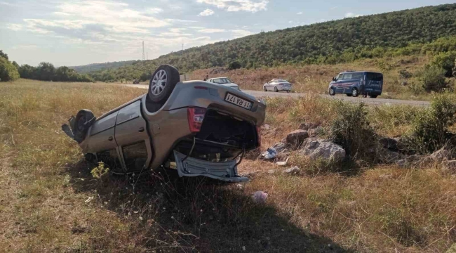 Bilecik'te takla atan otomobil şarampole yuvarlandı: 2 yaralı