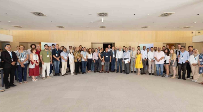 Dünyanın ünlü ekonomistleri İzmir'de buluştu