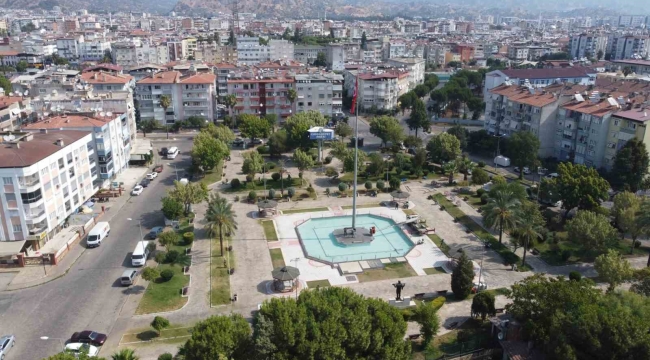 Nazilli Belediyesi, Cumhuriyet Parkı'nı temizledi