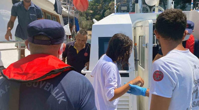 Sahil Güvenlikten gezi teknesinde rahatsızlanan vatandaşa tıbbi tahliye