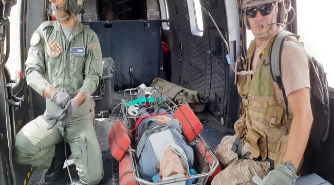 Aladağlar'da yaralanarak mahsur kalan İspanyol turist helikopterle kurtarıldı