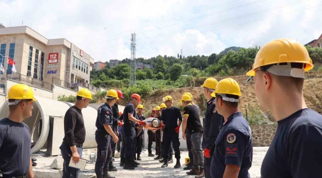 Jandarma personeline depremde arama kurtarma eğitimi verildi