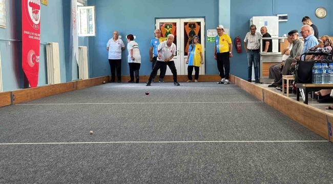 Kırklareli'nde 'ihtiyar delikanlıların' bocce şampiyonası heyecanı