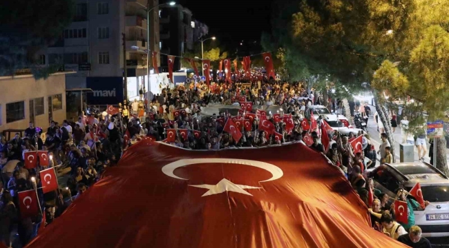 Menteşe'de 30 Ağustos coşkusu Manga konseri ve fener alayı ile taçlandı