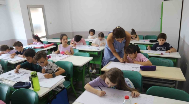 Turgutlu Belediyesinin kültür kurslarıyla eğlenerek öğrenmenin keyfi yaşanıyor