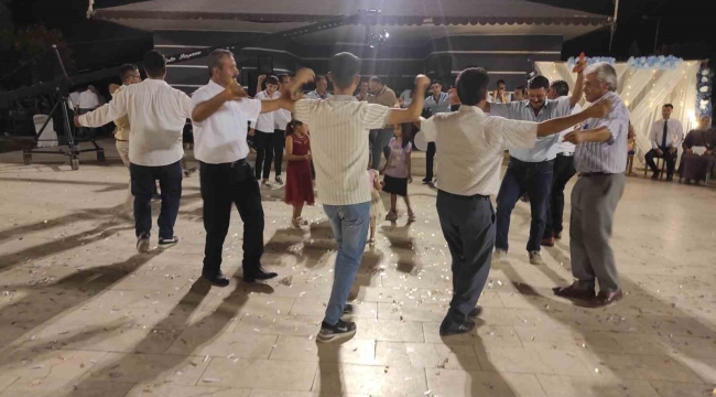 Vatandaşları oynatan müzisyenler bu sefer kendileri oynadı