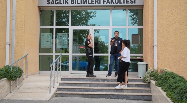 Edirne'de KPSS'ye geç kalan adaylar içeri alınmadı