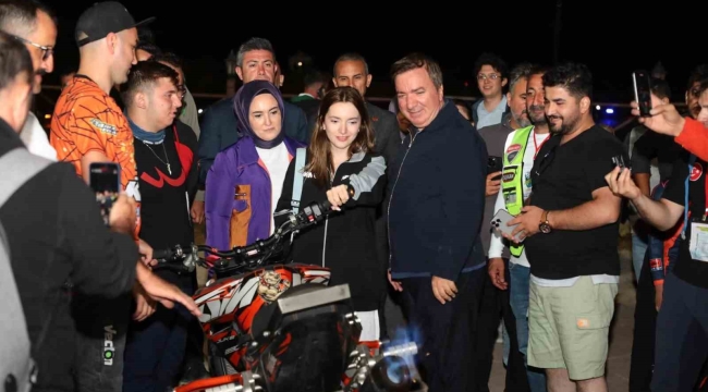 Ergan Dağında motosiklet akrobasi şov