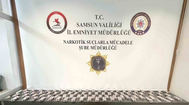 Geceleyin bekçilerin boş arazide fark ettiği koliden 4 bin 47 adet uyuşturucu hap ele geçirildi