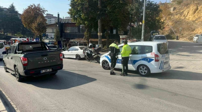 Bilecik'te seyir halinde kontrolden çıkan motosiklet devrilirken, sürücüsü yaralandı