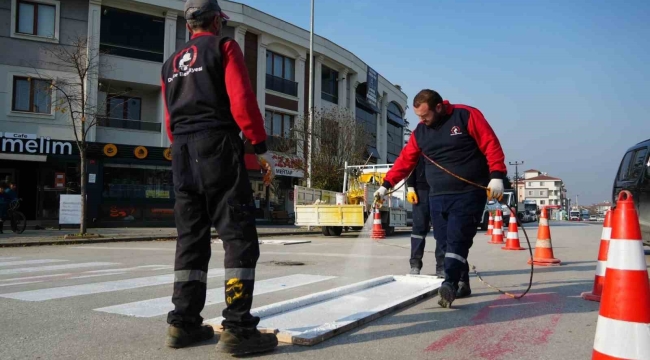 Düzce'de yaya çizgileri yenilendi