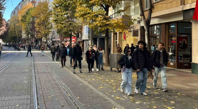 Eskişehirliler bugün sıcak havanın keyfini çıkarttı