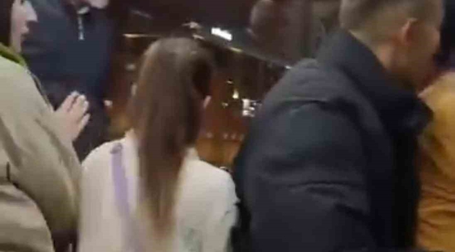 Otobüs doldu taştı, sürücü ile yolcu böyle kavga etti